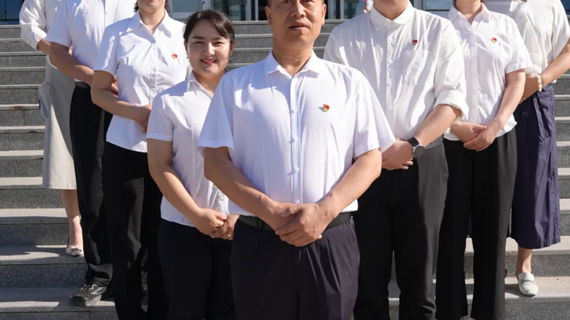 實(shí)干爭先年“通辦榜樣”  創(chuàng)新驅(qū)動招商強(qiáng)鏈 優(yōu)服護(hù)航烏蘇生物啟航